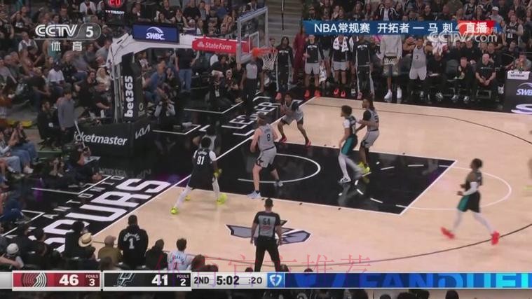 尚帕尼突破分球 科内特跟进双手暴扣 尚帕尼突破分球 科内特跟进双手暴扣